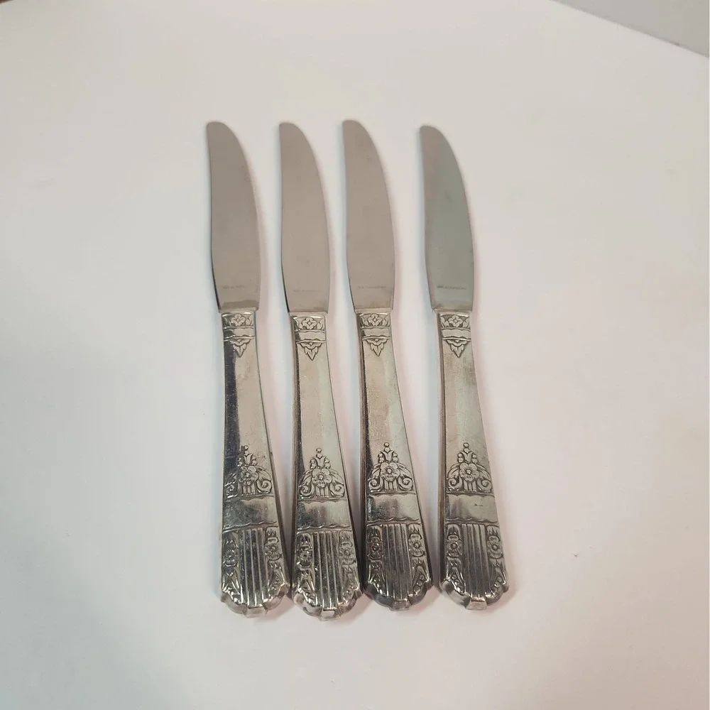 Wm A Rogers Oneida Harmony 1938 Silverplate Dinner Knives x 4 VTG